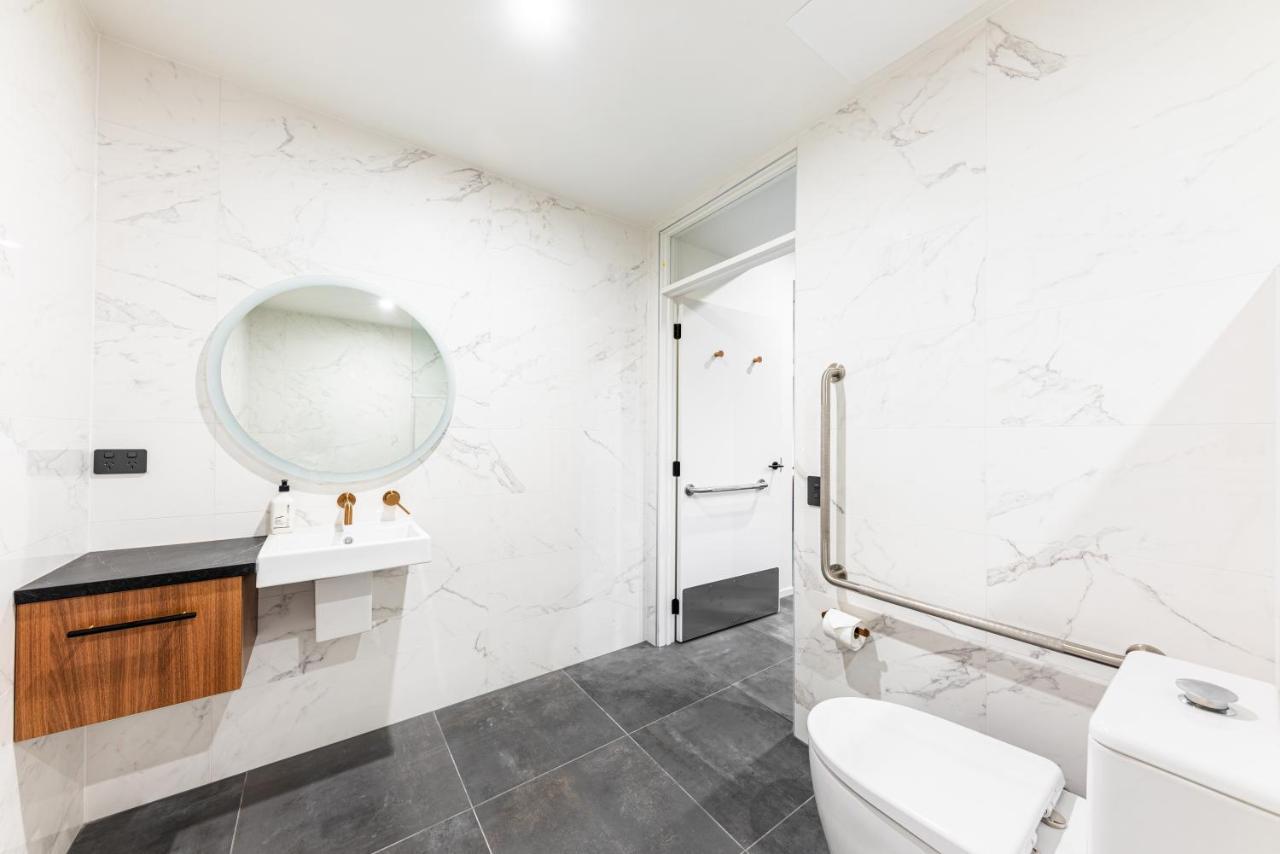 Galaxy Boutique Hotel Lake Tekapo Exterior photo A modern bathroom