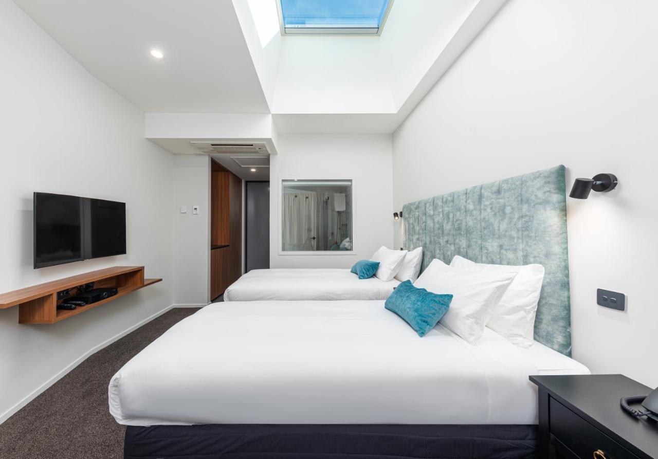Galaxy Boutique Hotel Lake Tekapo Exterior photo Skylight in a hotel room