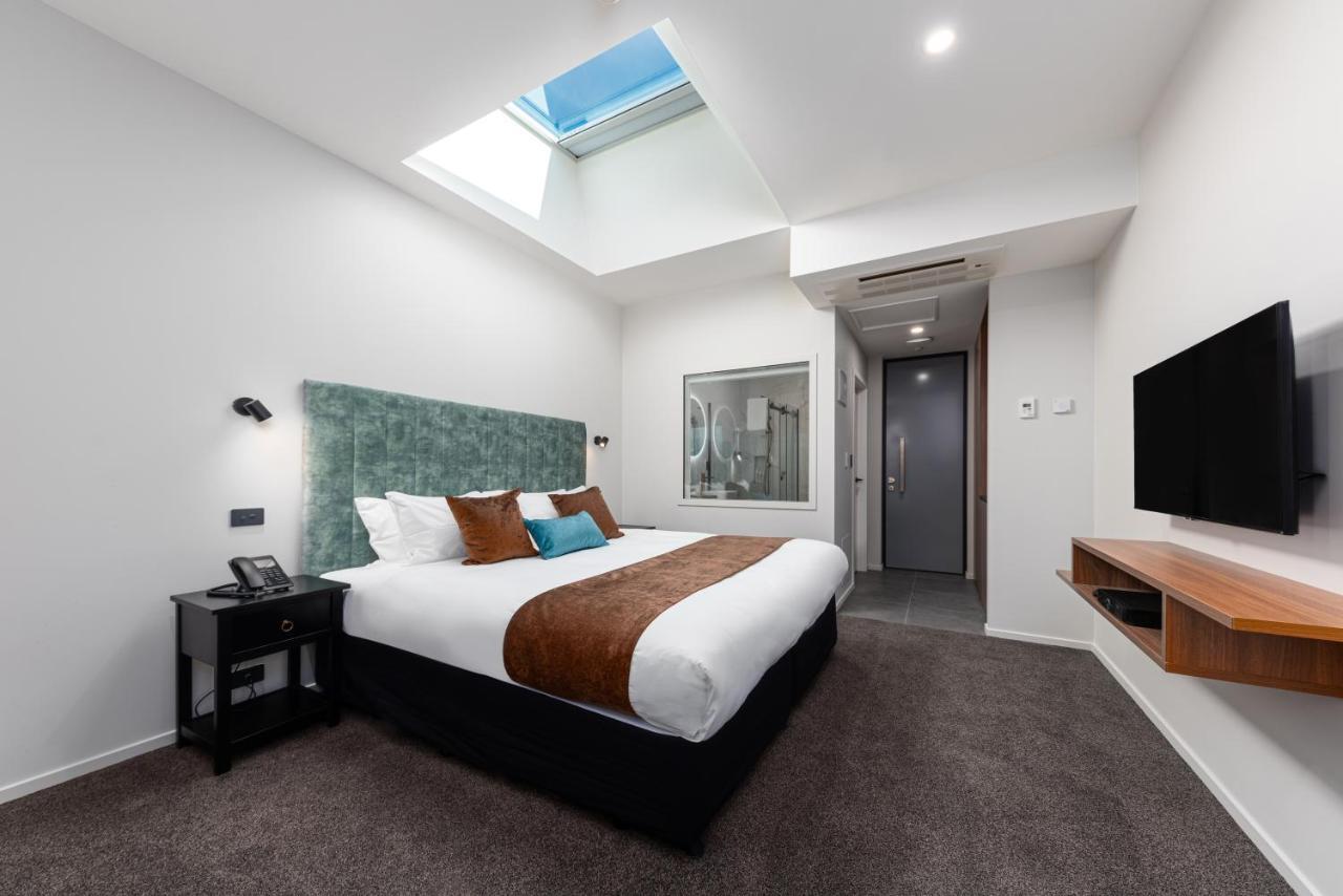 Galaxy Boutique Hotel Lake Tekapo Exterior photo A room at the hotel