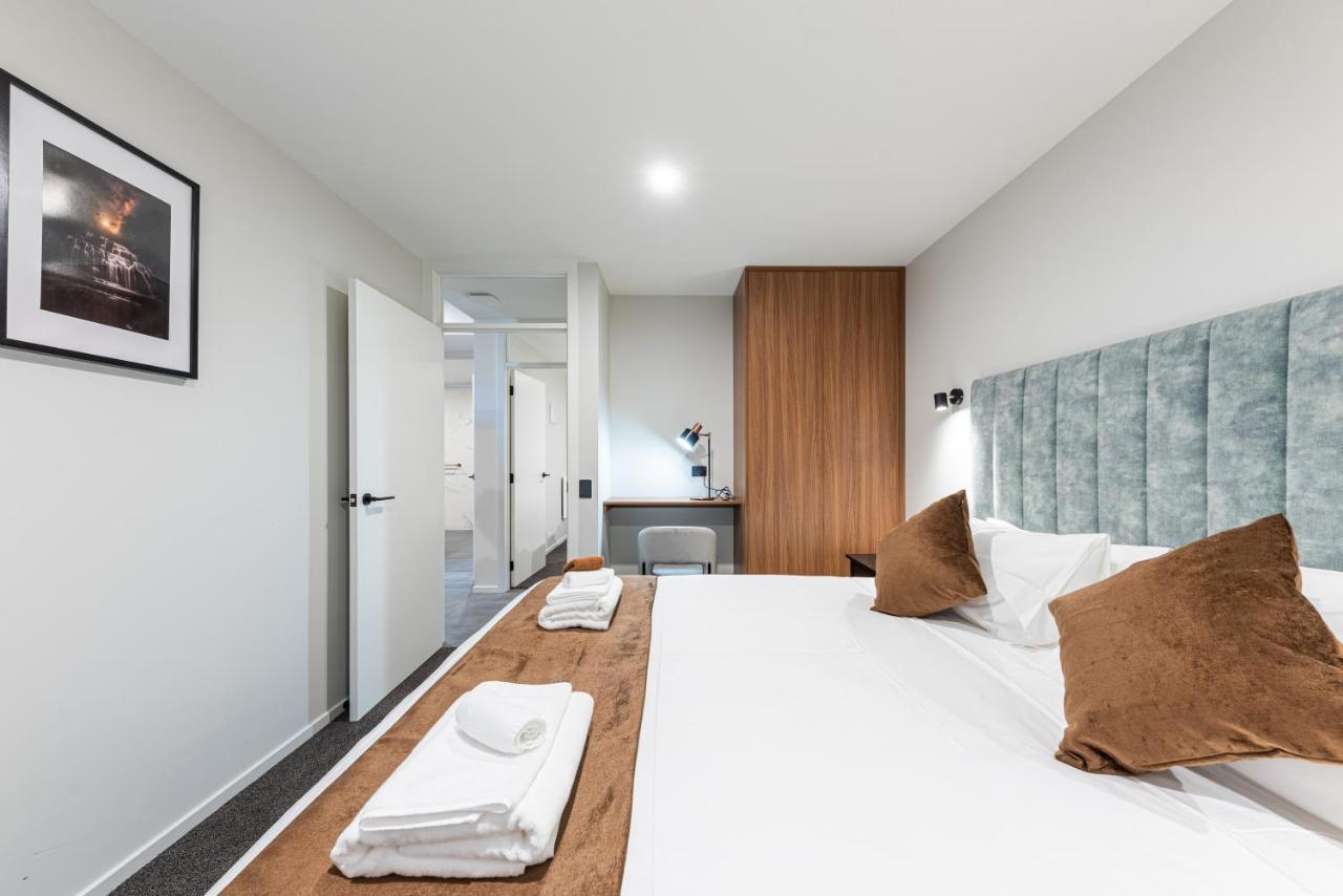 Galaxy Boutique Hotel Lake Tekapo Exterior photo A bedroom at the hotel