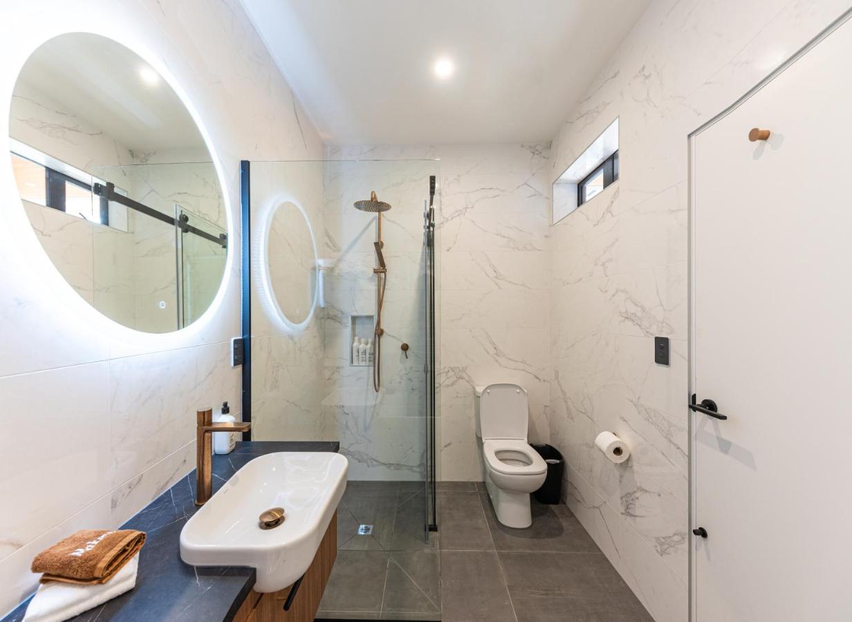 Galaxy Boutique Hotel Lake Tekapo Exterior photo Bathroom