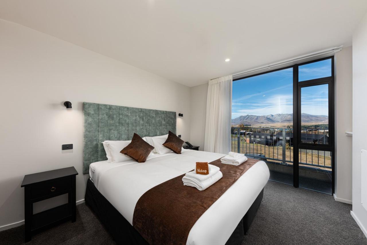 Galaxy Boutique Hotel Lake Tekapo Exterior photo A bedroom at the hotel